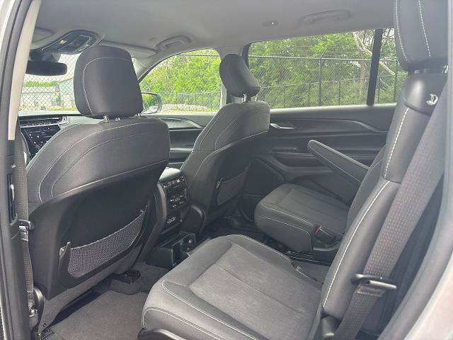 Used 2023 Jeep Grand Cherokee L Laredo RWD image 12