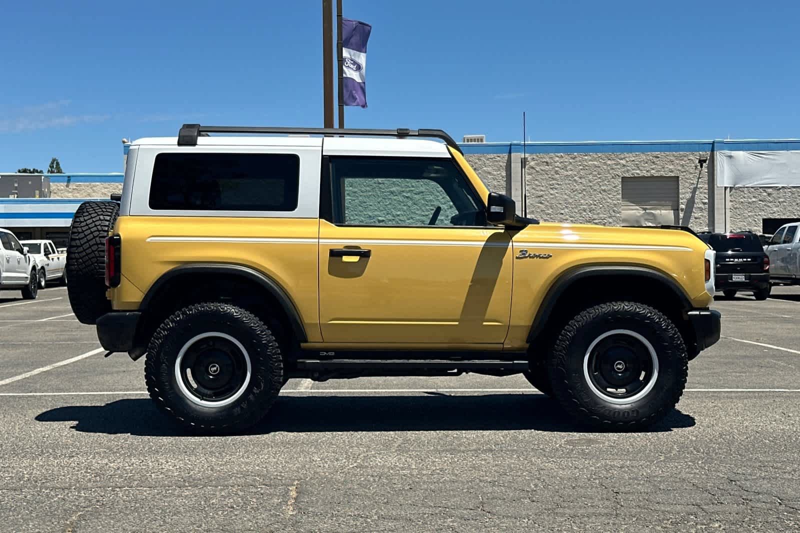 Certified 2024 Ford Bronco Heritage Edition AWD/4WD image 9