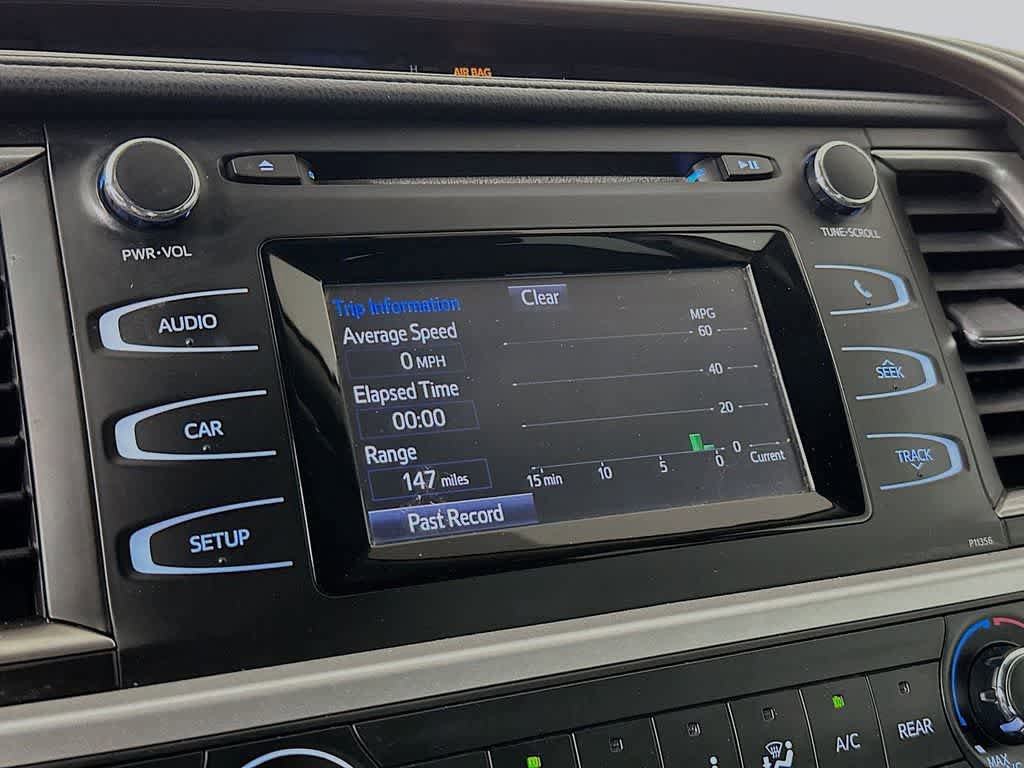 Used 2018 Toyota Highlander LE w/ Carpet Mat Package (TMS) AWD/4WD image 17