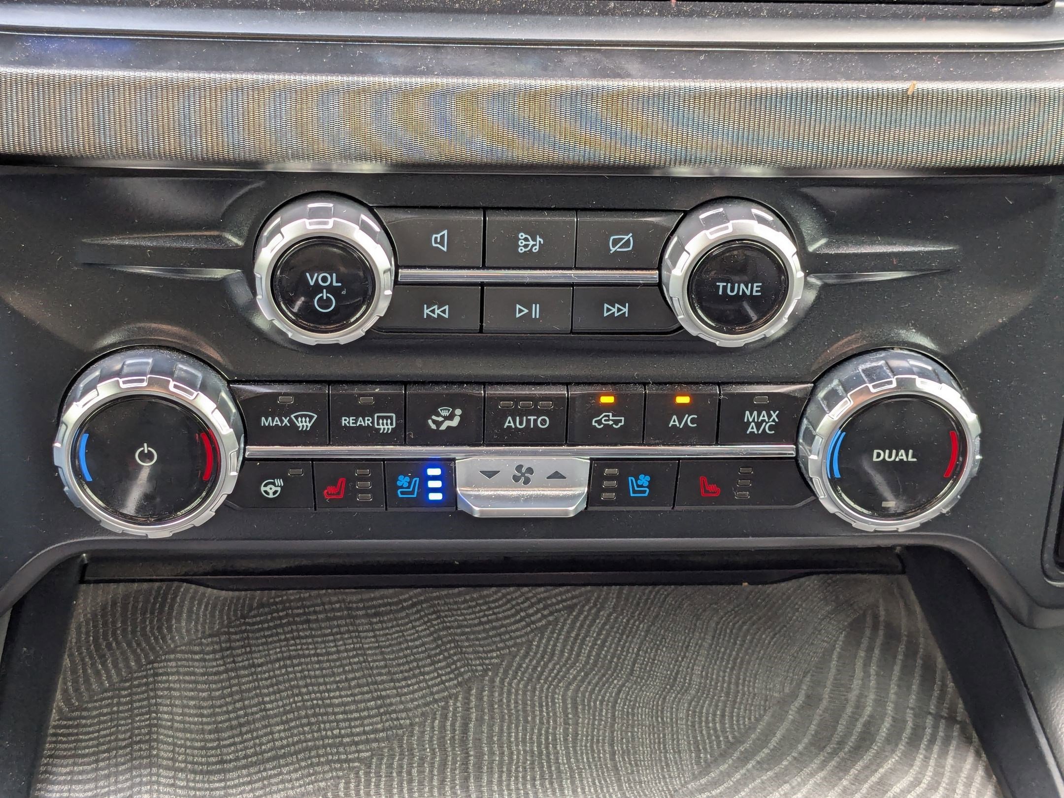 Certified 2024 Ford F350 Platinum AWD/4WD image 30