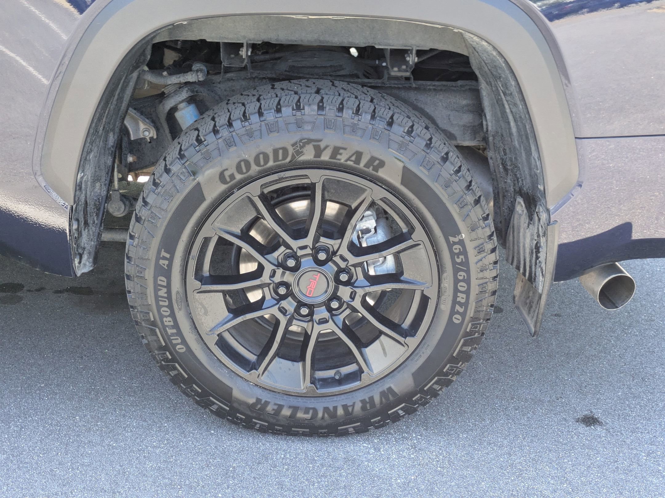 Used 2024 Toyota Tundra Limited w/ TRD Off-Road Package AWD/4WD image 8