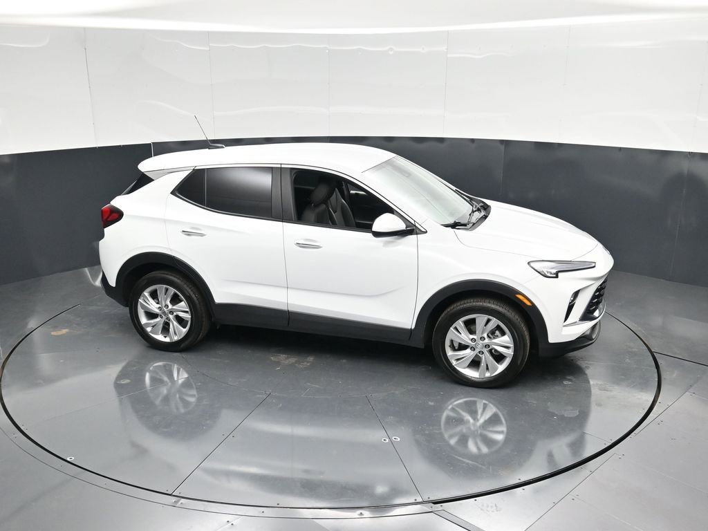 Used 2025 Buick Encore GX Preferred AWD/4WD image 36