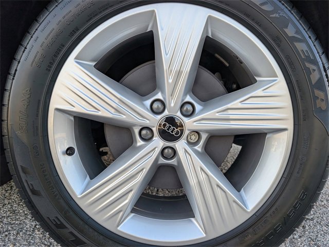 Used 2024 Audi Q4 e-tron Premium image 7