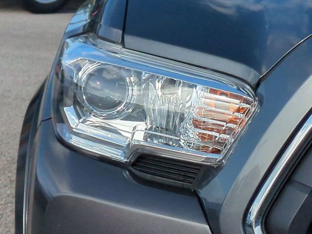 Used 2022 Toyota Tacoma SR5 w/ Technology Package image 10