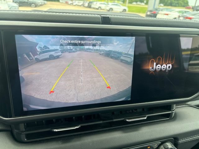 Used 2025 Jeep Wrangler Unlimited Rubicon AWD/4WD image 15