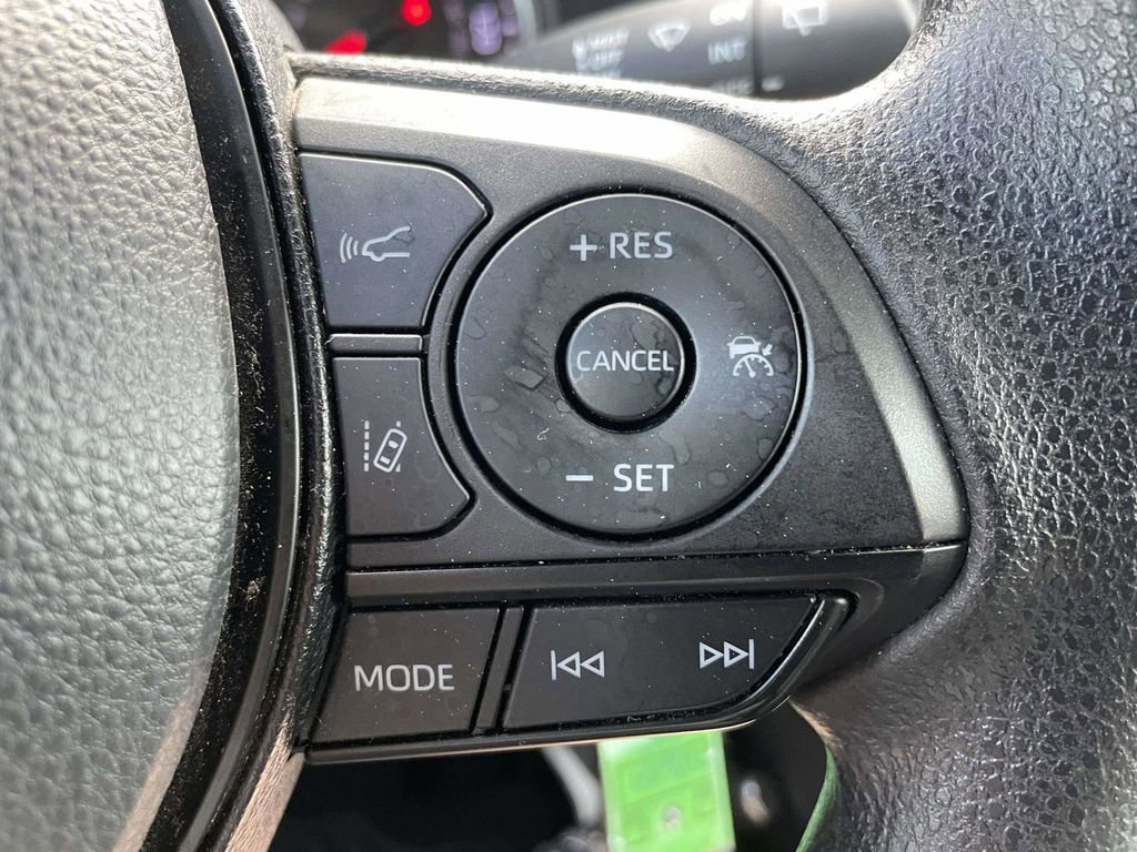 Used 2022 Toyota RAV4 LE image 23