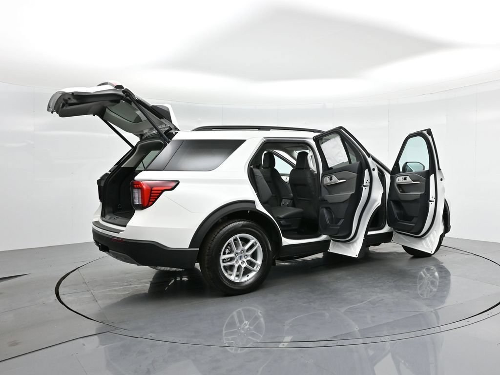 Certified 2025 Ford Explorer Active RWD image 4