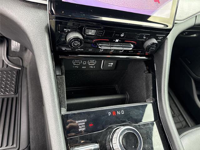 Used 2022 Jeep Grand Cherokee Limited w/ MOPAR Finishing Package image 15