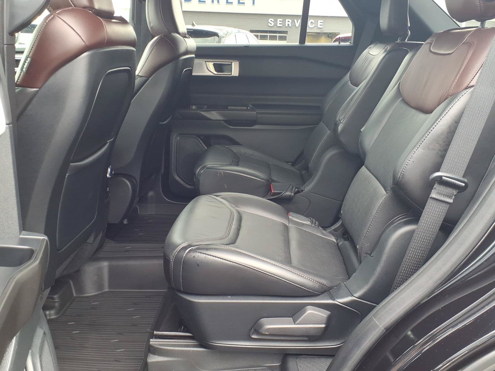 Certified 2020 Ford Explorer Platinum w/ Premium Technology Package AWD/4WD image 6