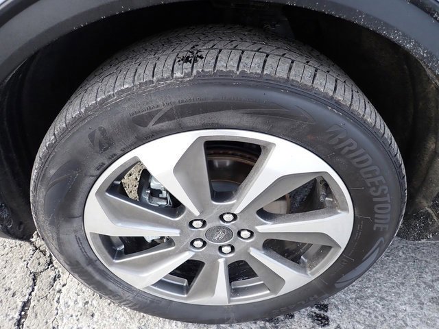 Certified 2025 Ford Escape Platinum w/ Premium Technology Package image 12