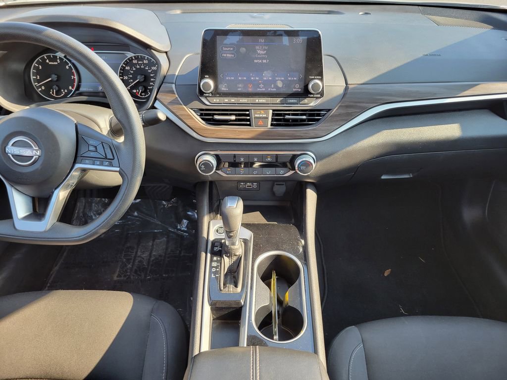 Used 2024 Nissan Altima 2.5 SV image 15