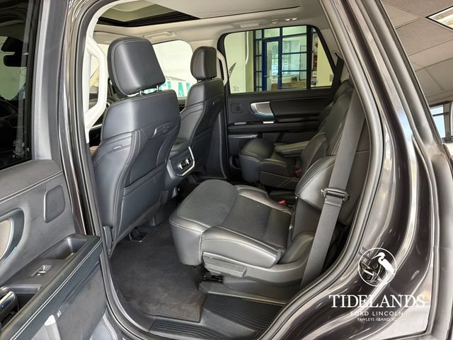 Certified 2025 Ford Expedition Platinum w/ Driver's Package AWD/4WD image 30