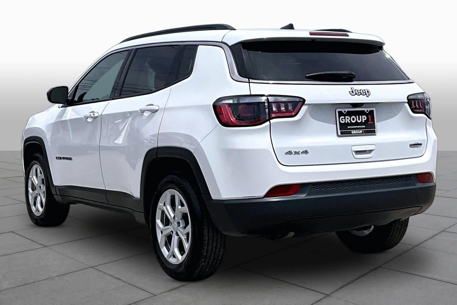 Used 2024 Jeep Compass Latitude AWD/4WD image 12