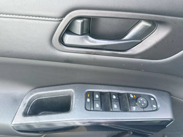 Used 2024 Nissan Pathfinder SV FWD image 13
