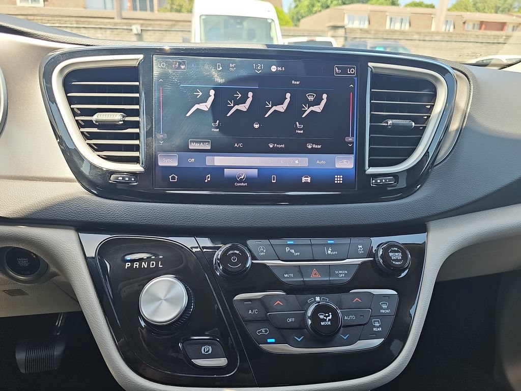 Used 2024 Chrysler Pacifica Touring-L FWD image 20