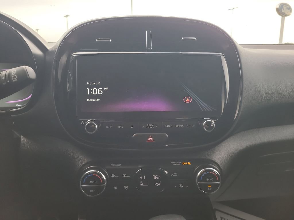 Used 2025 Kia Soul LX w/ LX Technology Package image 18