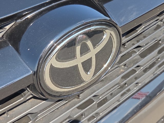 Used 2024 Toyota RAV4 XLE FWD image 32