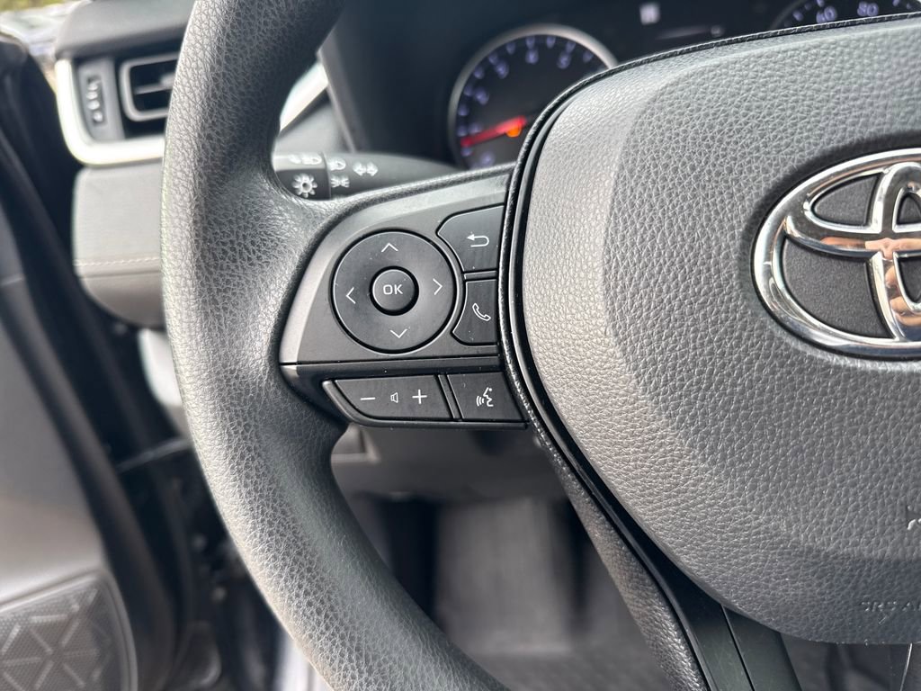 Used 2020 Toyota RAV4 LE image 14