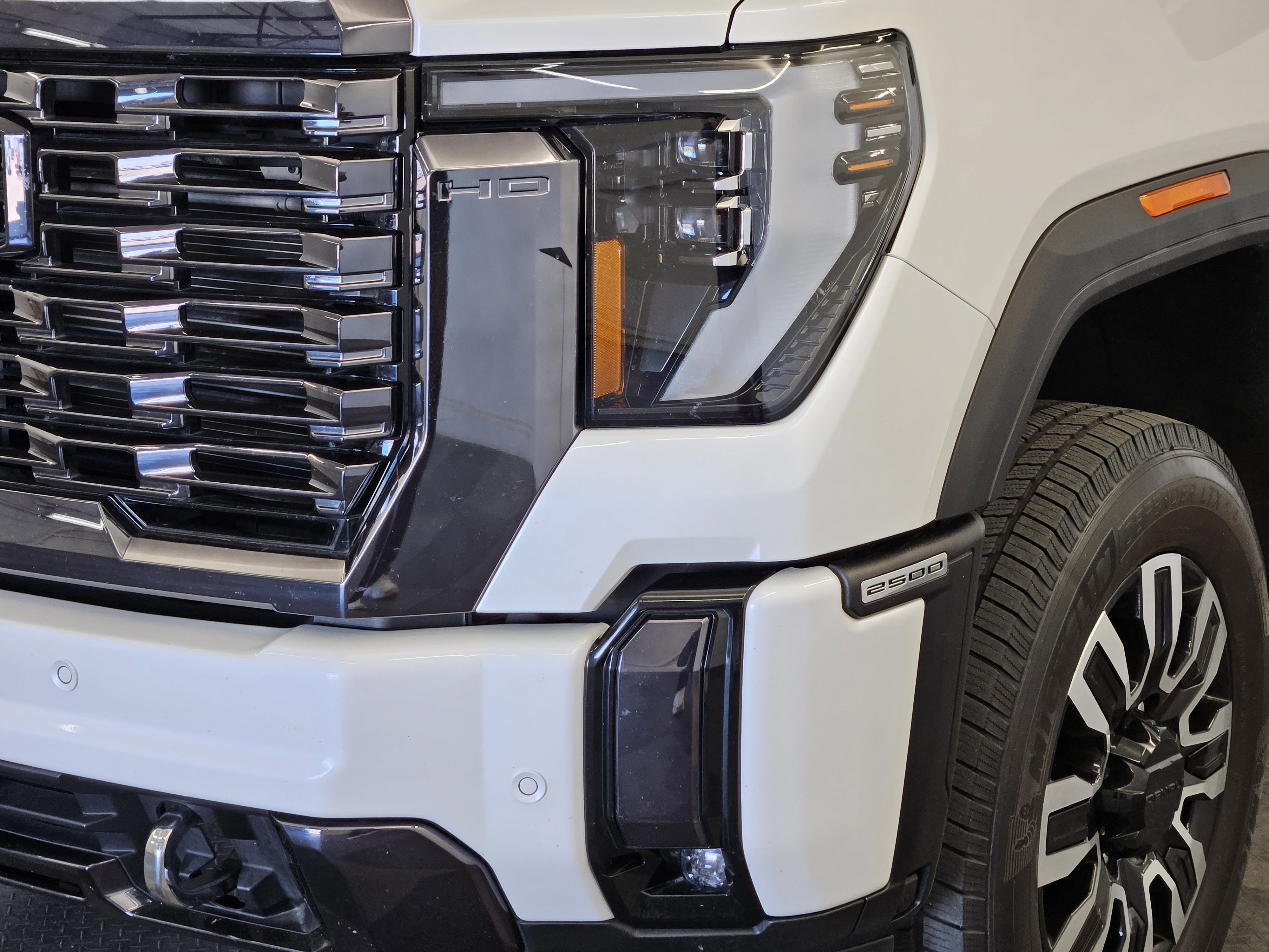 Used 2024 GMC Sierra 2500 Denali Ultimate image 9