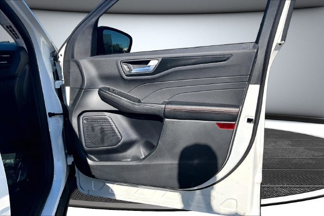 Certified 2022 Ford Escape SEL w/ SEL Stealth AWD Package image 28