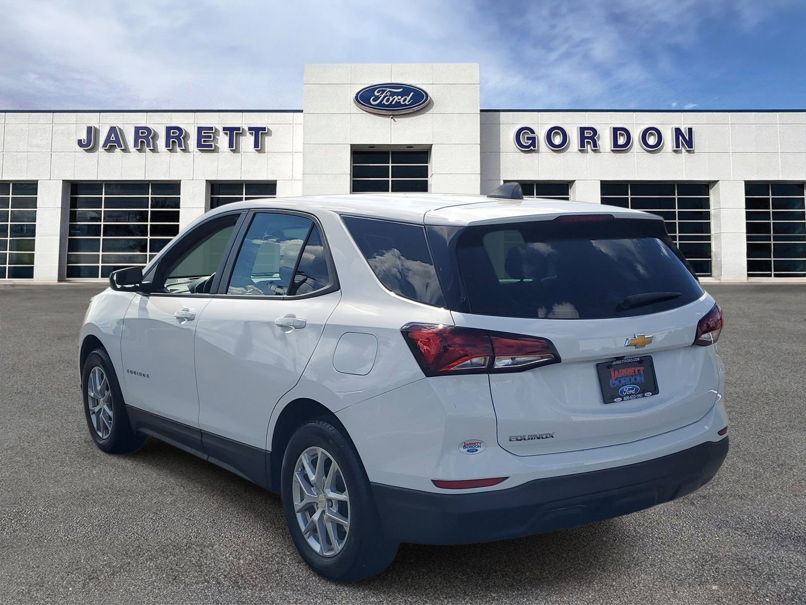 Used 2024 Chevrolet Equinox LS FWD image 2