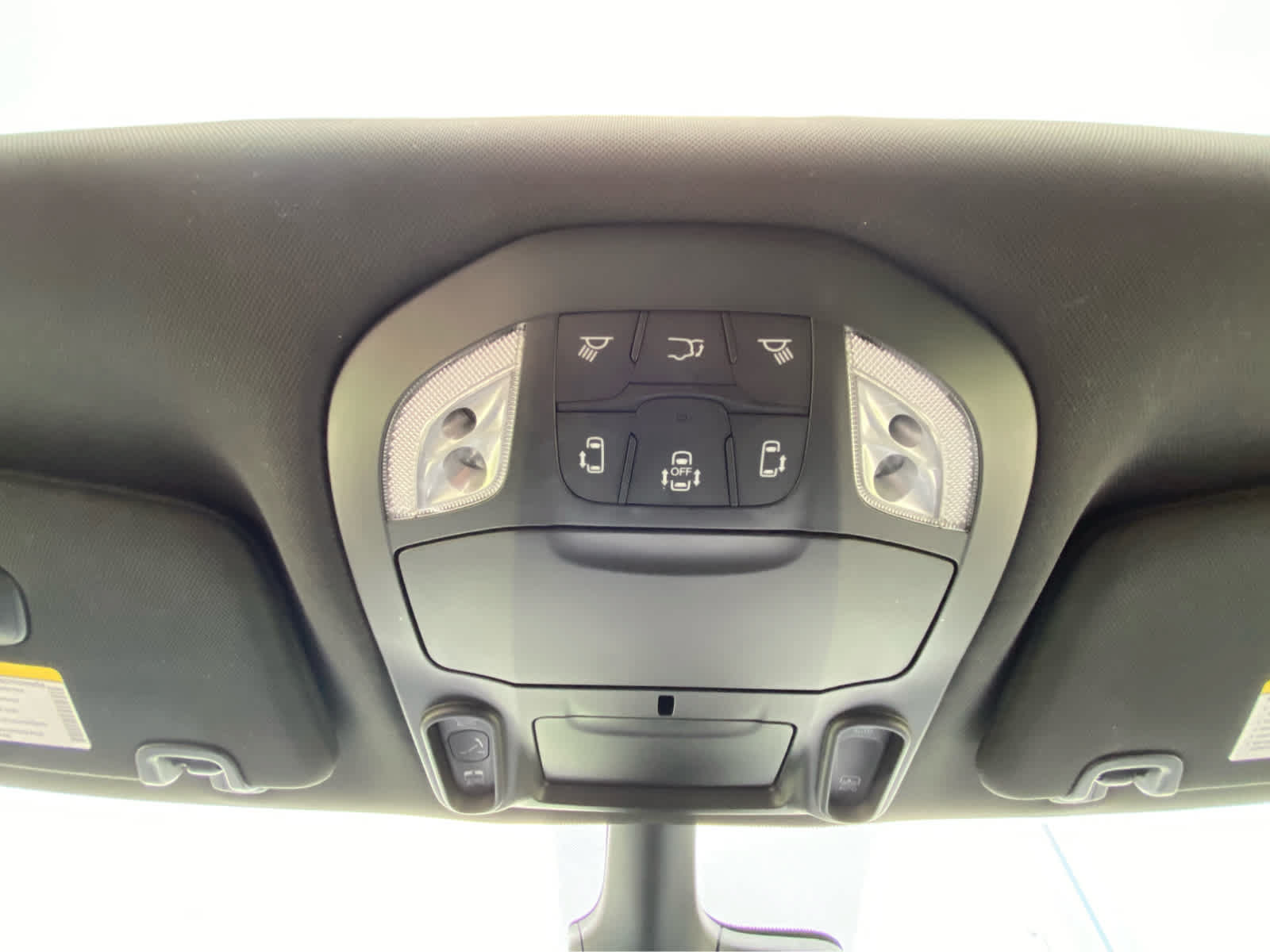 Used 2026 Chrysler Pacifica Limited FWD image 32