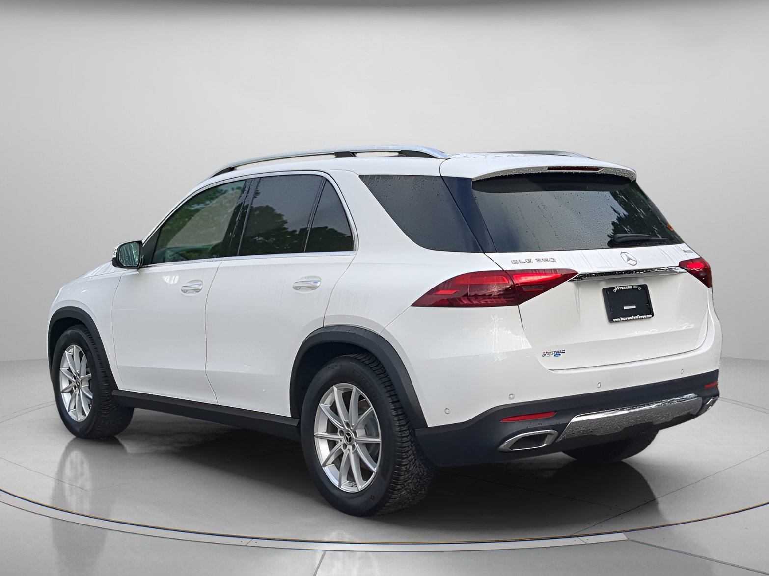 Used 2025 Mercedes-Benz GLE 350 4MATIC w/ Driver Assistance Package image 42