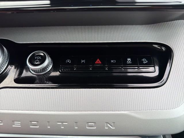 Certified 2025 Ford Expedition Active image 38