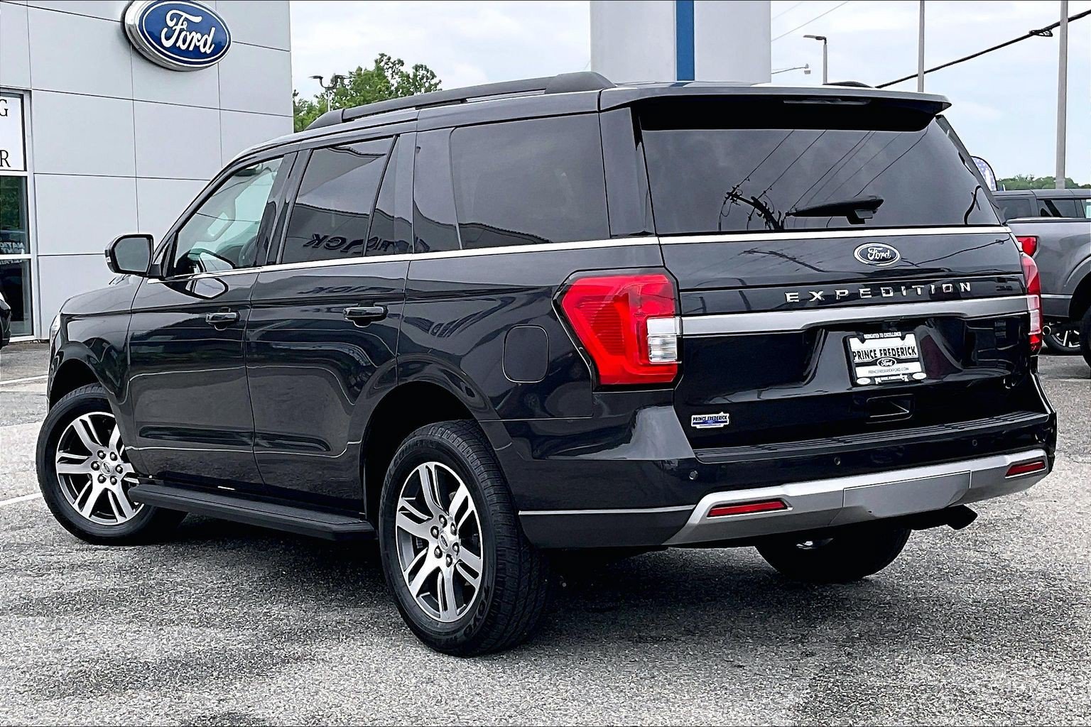 Certified 2024 Ford Expedition XLT RWD image 10