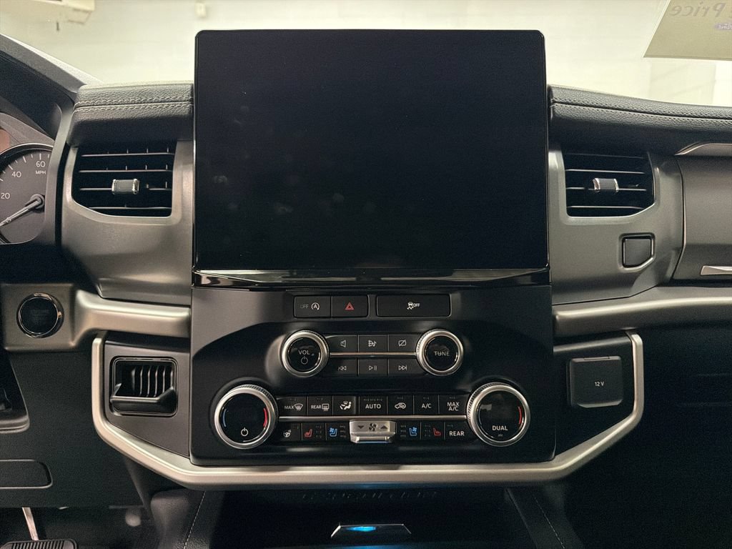 Certified 2024 Ford Expedition XLT RWD image 23