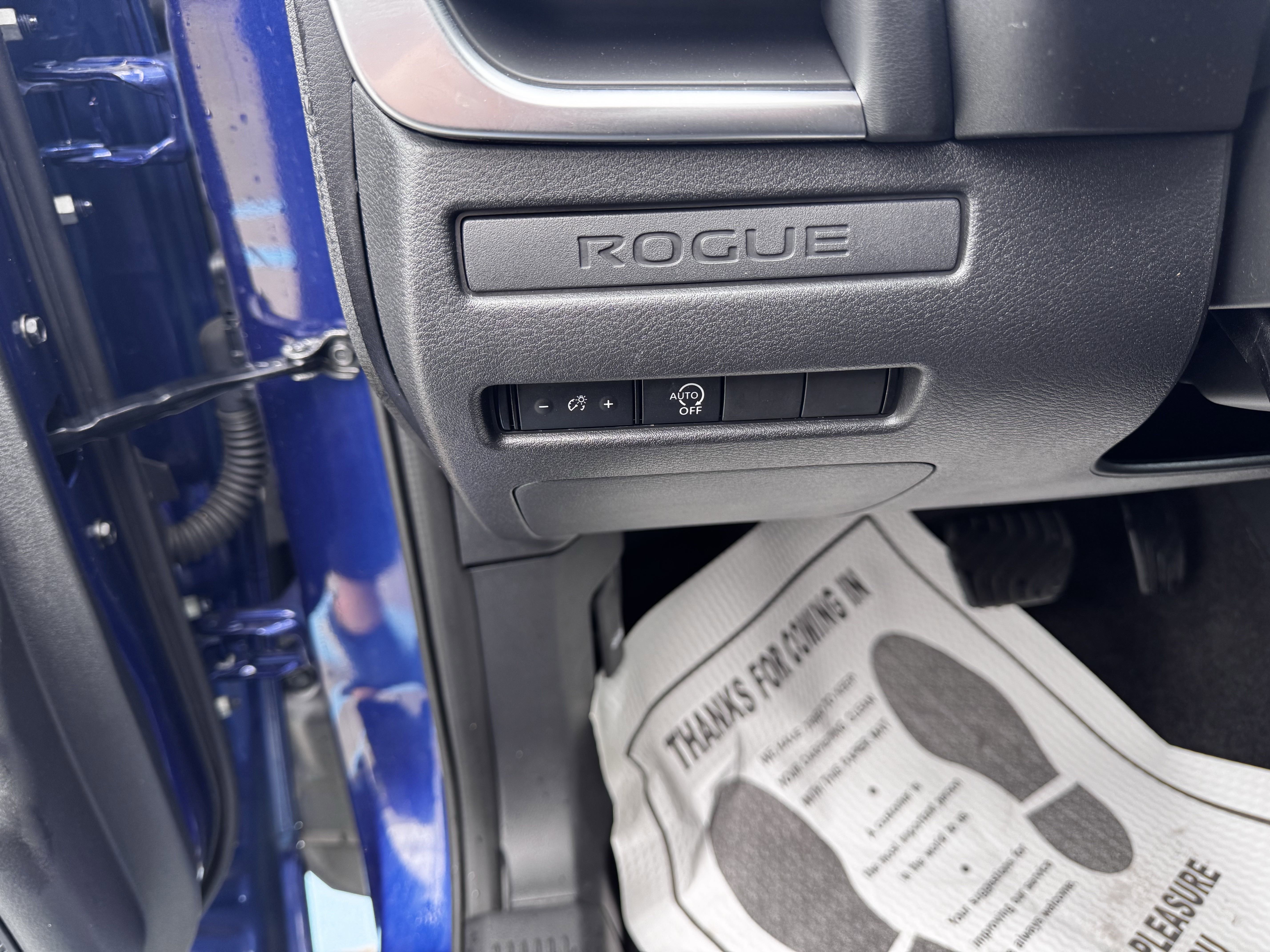 Used 2023 Nissan Rogue S image 11