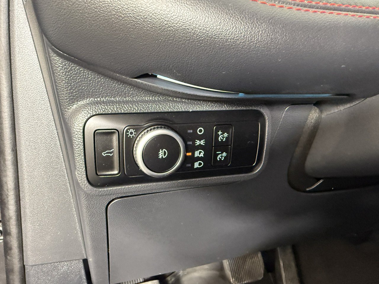 Certified 2025 Ford Explorer ST RWD image 25