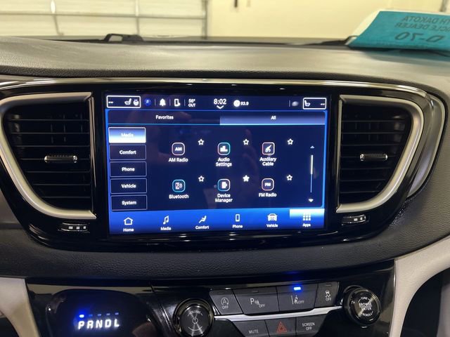 Used 2024 Chrysler Pacifica Touring-L FWD image 14