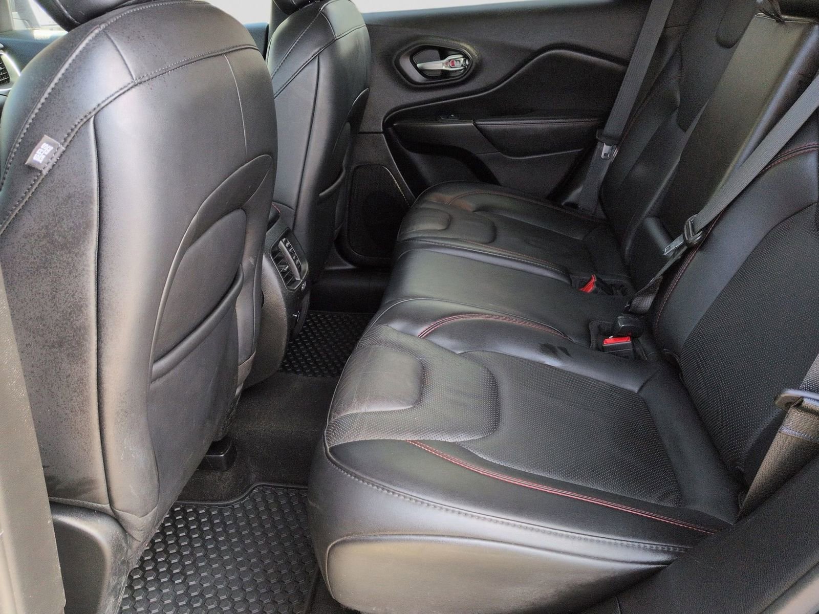 Used 2021 Jeep Cherokee Trailhawk image 25