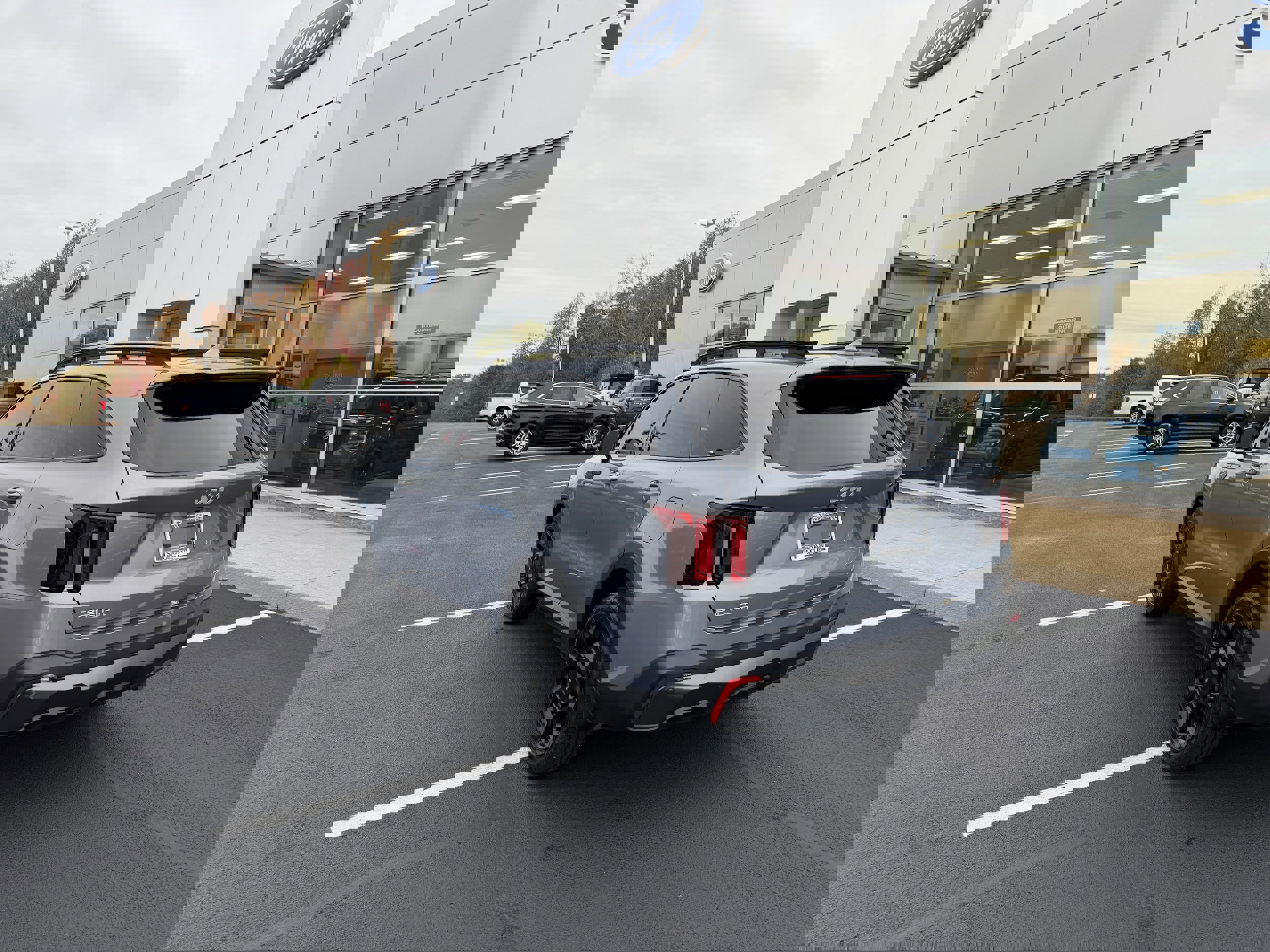 Used 2024 Kia Sorento X-Line EX image 5