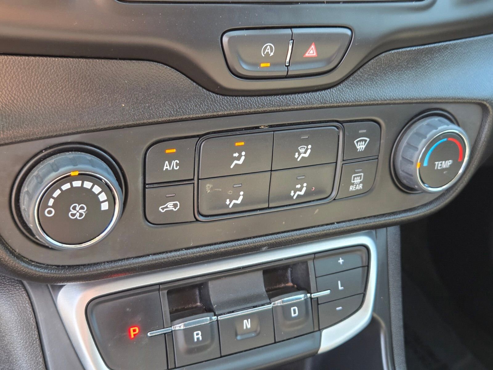 Used 2024 GMC Terrain SLE image 22