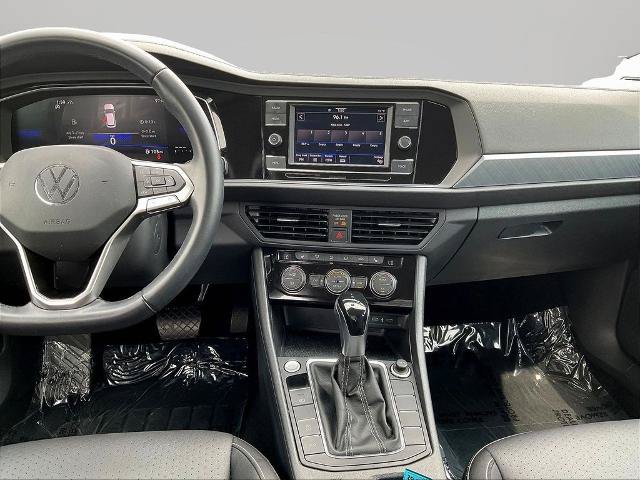 Used 2023 Volkswagen Jetta SE FWD image 9