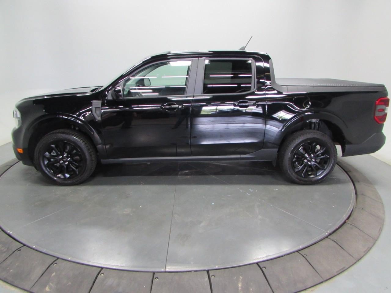 Certified 2024 Ford Maverick Lariat w/ Black Appearance Package FWD image 4