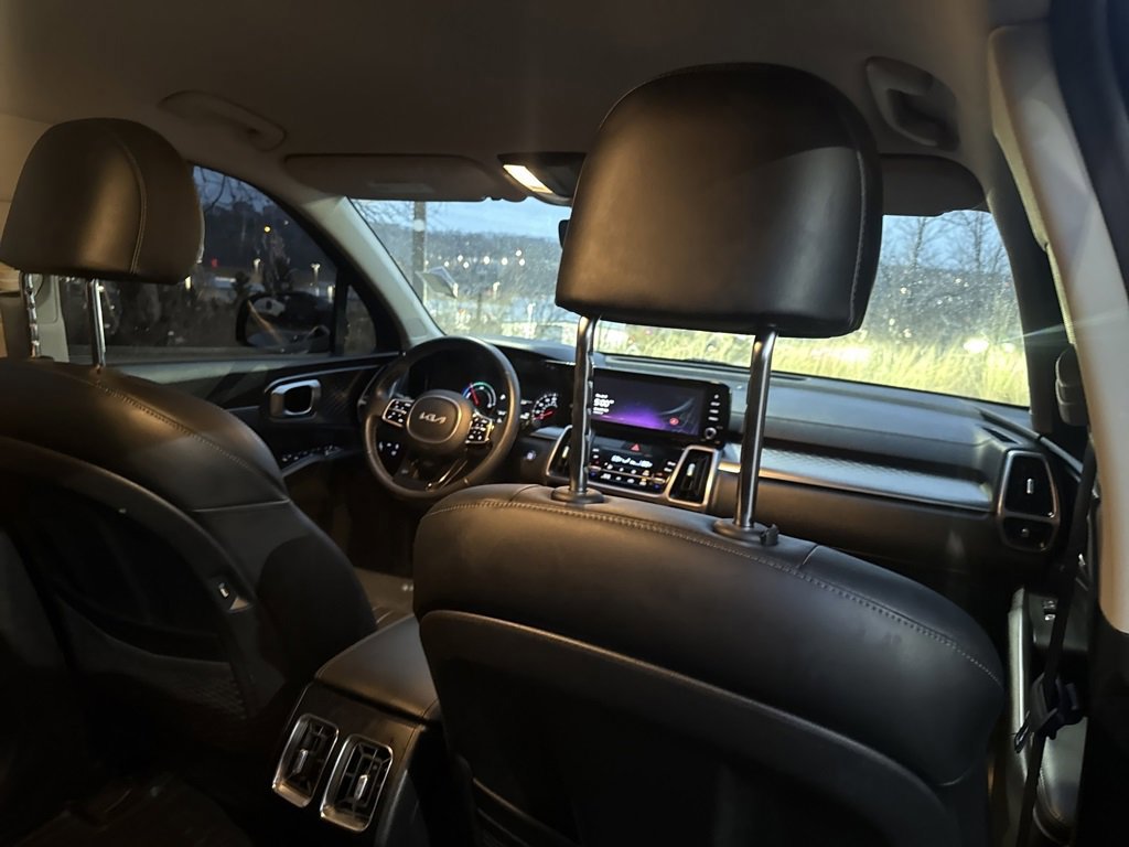 Used 2023 Kia Sorento EX image 30