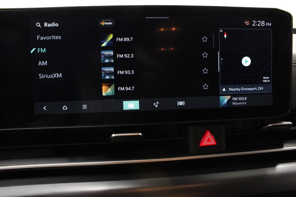 Used 2025 Kia Carnival FWD image 3