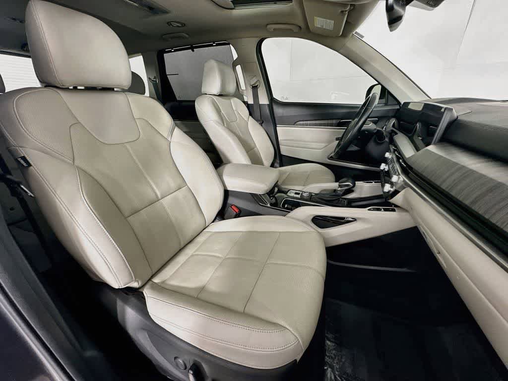 Used 2024 Kia Telluride EX w/ EX Captain's Chair Package FWD image 15