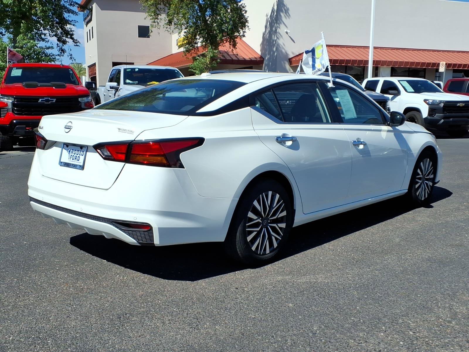 Used 2025 Nissan Altima 2.5 SV FWD image 6