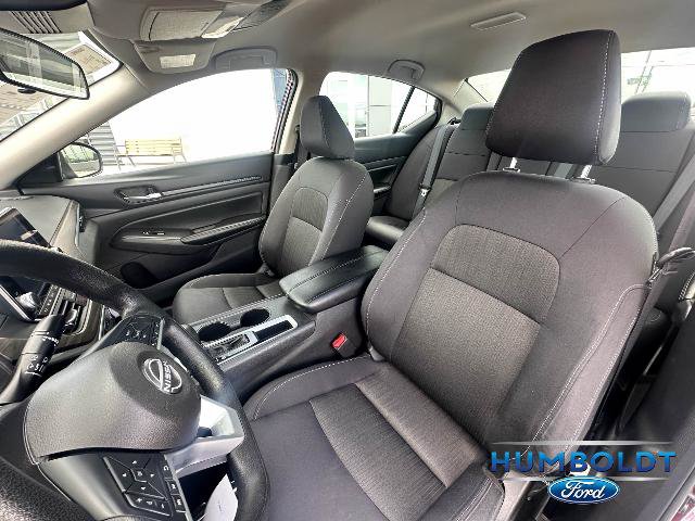 Used 2025 Nissan Altima 2.5 SV FWD image 17