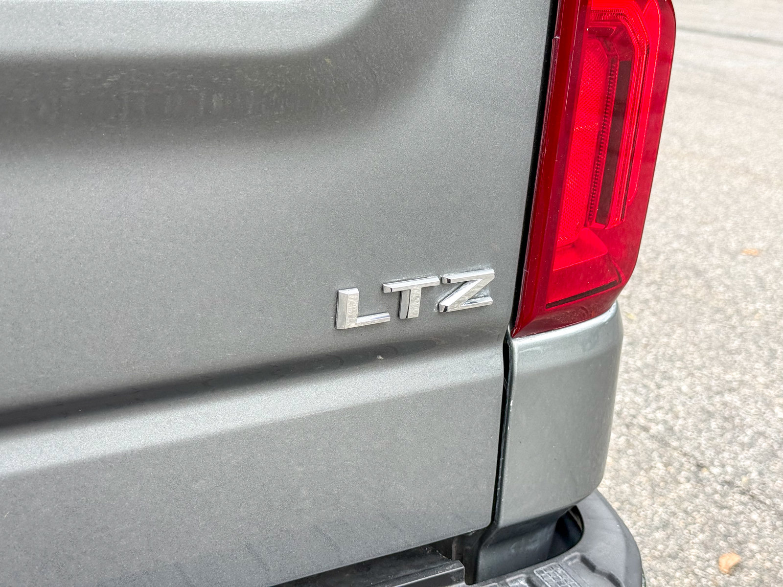 Used 2023 Chevrolet Silverado 1500 LTZ w/ Technology Package AWD/4WD image 4