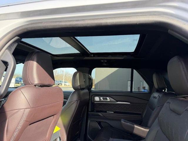 Certified 2025 Ford Explorer Platinum w/ LUX Leather Package image 12