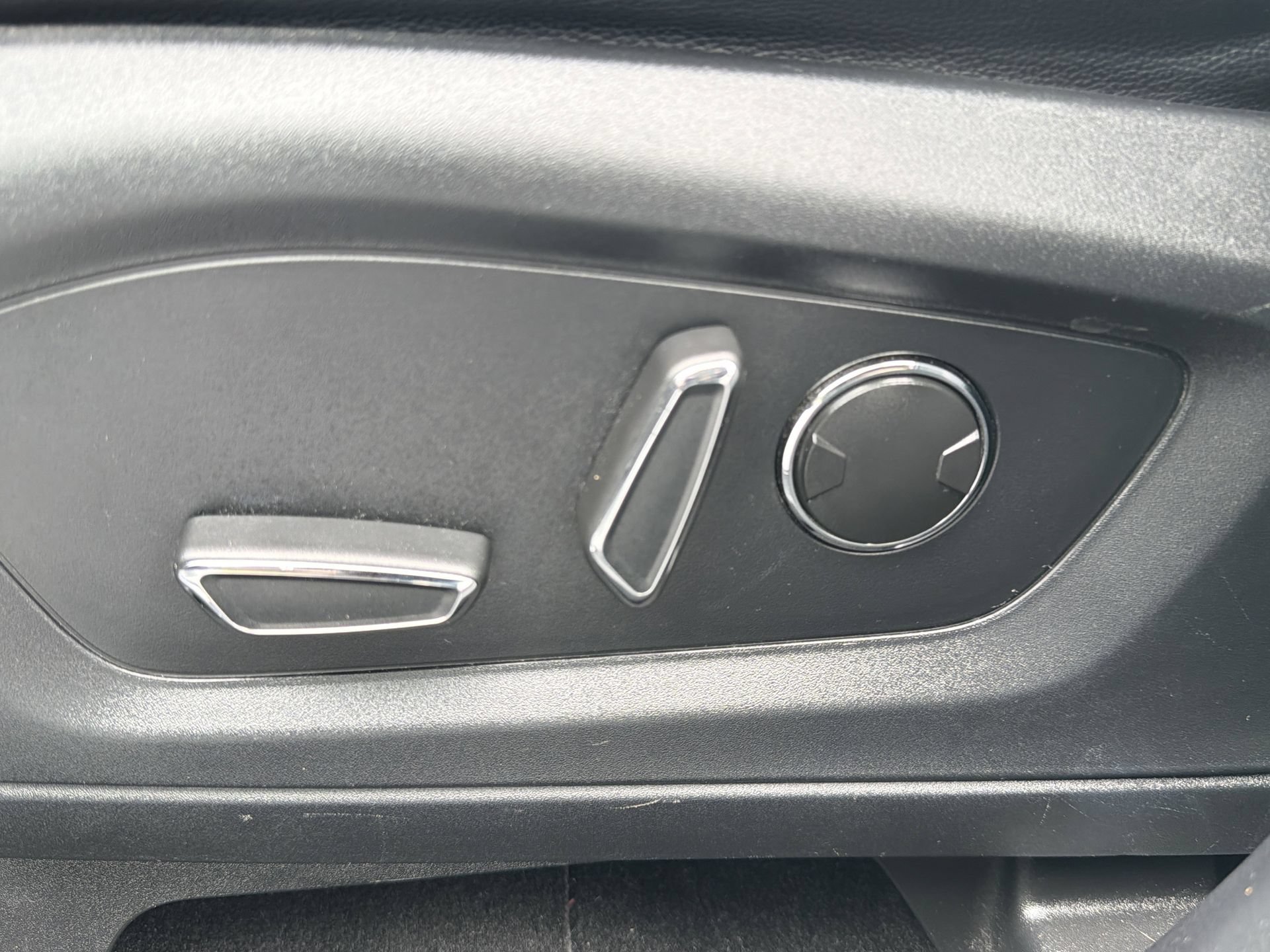 Certified 2020 Ford Explorer Limited w/ Class III Trailer Tow Package RWD image 19