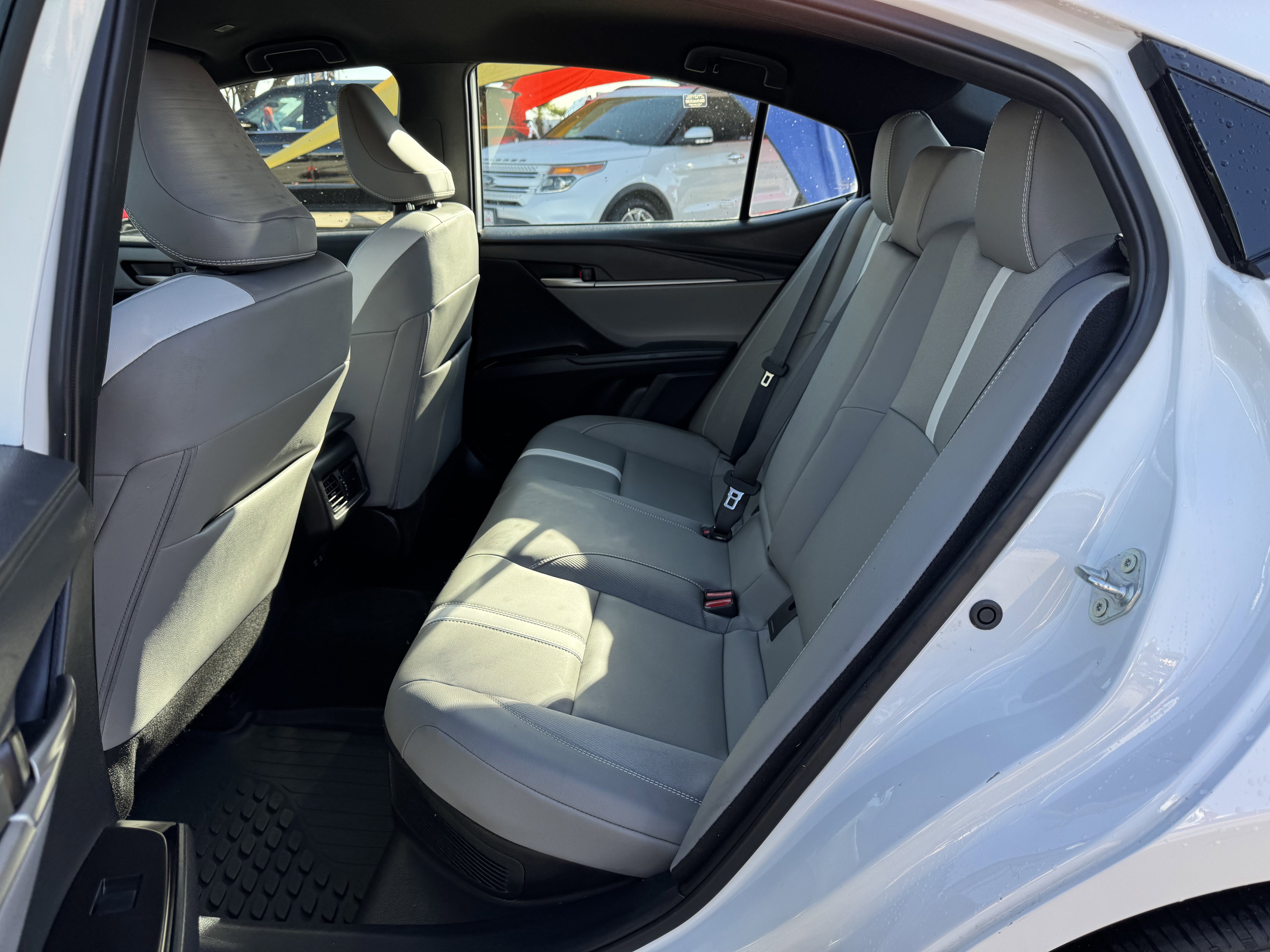 Used 2025 Toyota Camry SE image 11