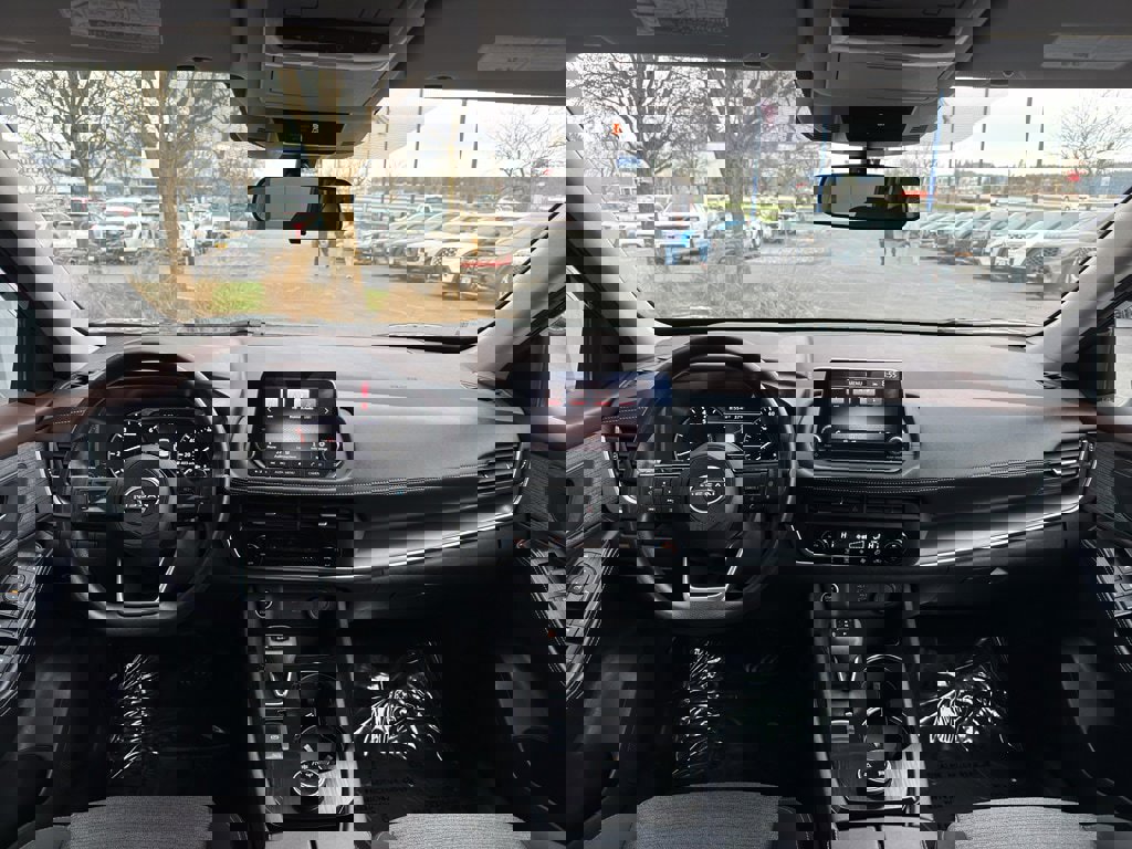 Used 2023 Nissan Rogue SV image 28