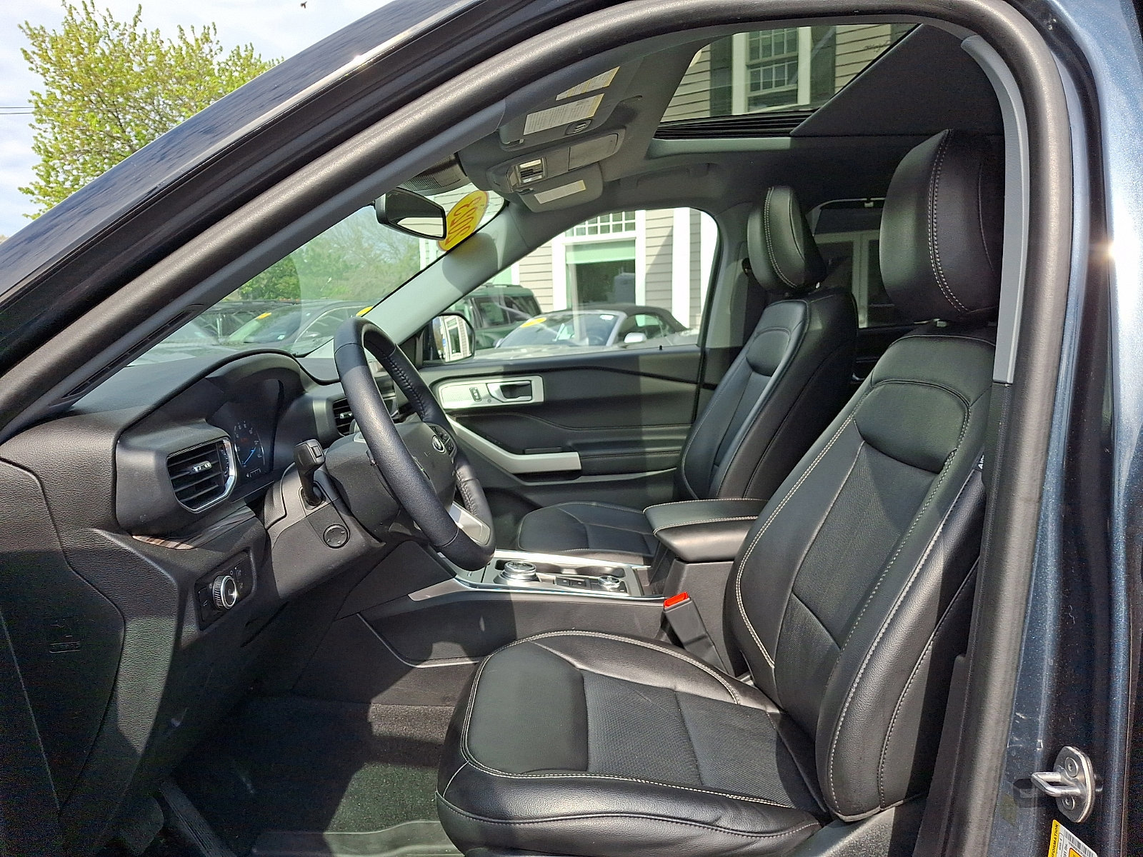 Certified 2023 Ford Explorer Limited w/ Equipment Group 301A AWD/4WD image 15