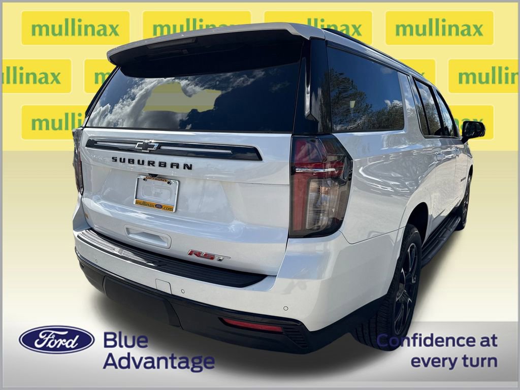 Used 2023 Chevrolet Suburban RST w/ Luxury Package image 3